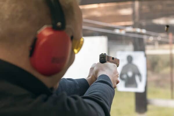 How to Properly Shoot And Aim A Pistol At The Gun Range